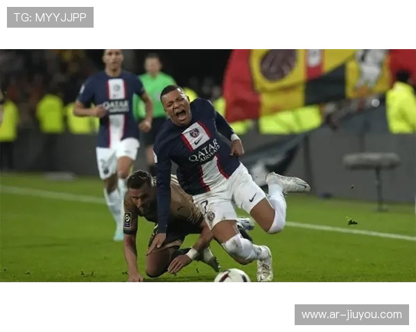 法甲：巴黎对阵热刺，内马尔缺席下姆巴佩独挑大梁